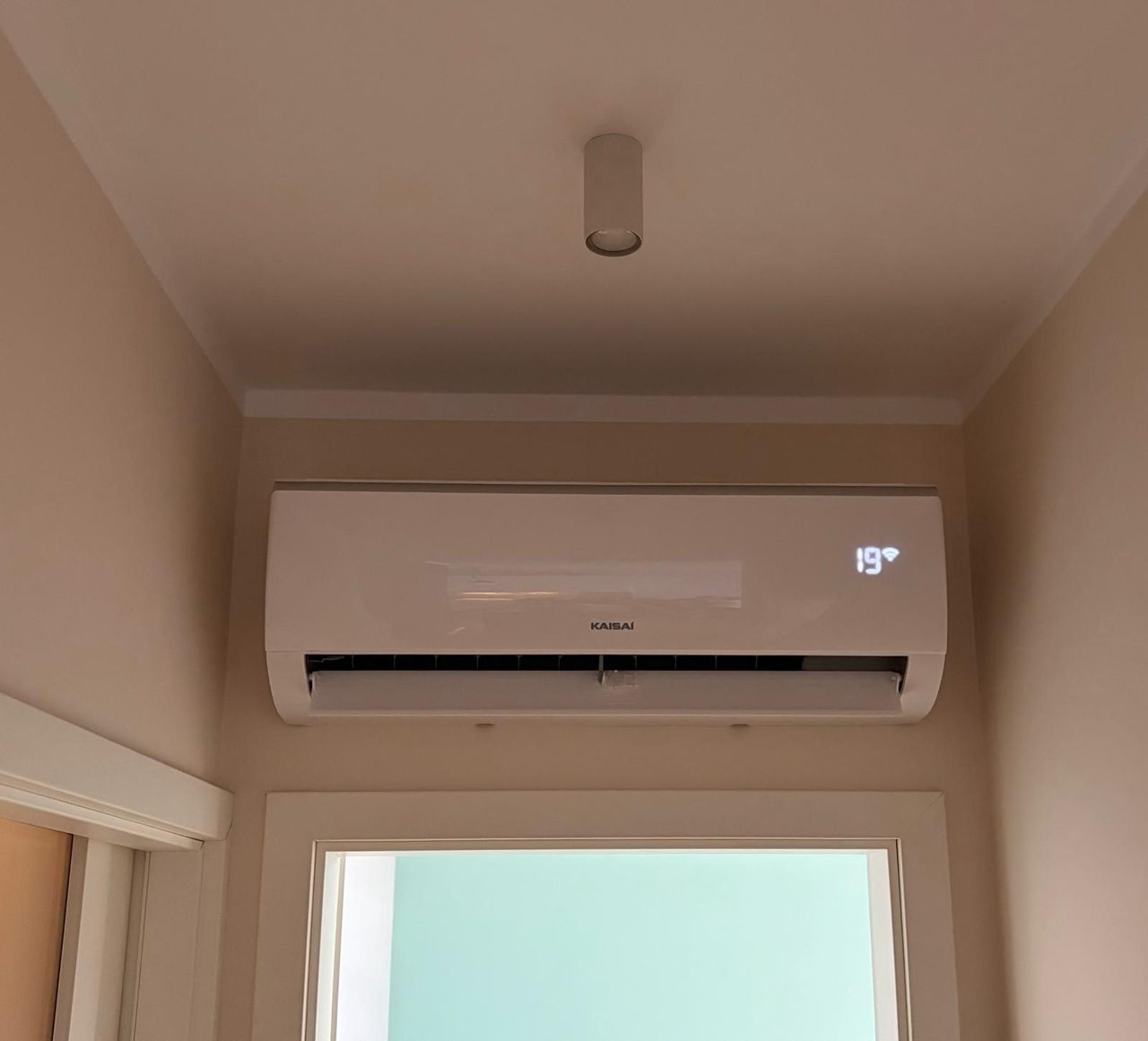 Klimatyzacja Kaisai zamontowana we wnętrzu